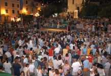 Turizam na makarski način: Ovog ljeta zabranjena živa glazba u kafićima!