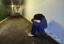 HDZ-ovac iz Makarske namlatio suprugu: troje djece na čuvanju kod nasilnog oca, zlostavljana žena ima zabranu prilaska!