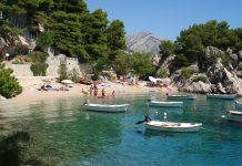 Policija privela gastarbajtera (73) jer je snimao djecu na plaži