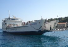 Makarani se uporno vozikali ispred trajekta, pa ih kapetan „Pelješčanke“ pregazio!