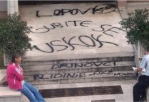 Vrgorac: išarali zgradu Grada, pa čačkalicama natrpali brave Porezne tako da nitko ne može ući