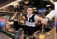 Pobuna ugostitelja u  Šibeniku: Noćni život nije briga biskupa Ivasa!