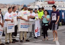 Prosvjednici blokirali splitsku luku: trajekti ostali zarobljeni!