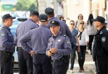 Splitski pjevač izboden nožem ispred zadarske policije jer je pokušao spasiti tuđu djevojku