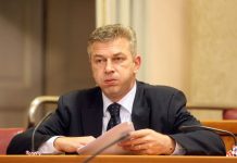 Ministar Ostojić o kukastom križu na Poljudu: „Ma ne jebi…!“