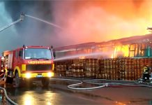 Gori skladište DM-a, čuju se eksplozije,a  vatra suklja 50 metara u zrak!