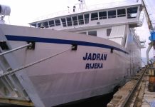 Olujno jugo usidrilo trajekte, katamarane i brodove