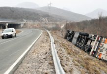 Olujna bura prevrnula kamion kod Šibenika, zatvorena autocesta Sv. Rok – Posedarje