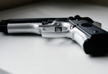 GRADAC Nasilnik iz kuće izbacio vlasnika i prijetio policiji da će pucati