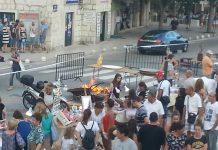 FOTO KRITIKA Je li itko na makarskoj rivi čuo za fiskalnu blagajnu?