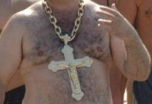 Novi rekord u Makarskoj: Hercegovac plivao puna tri metra s križem oko vrata