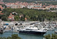 Noćas gorjela skupocjena jahta koncerna Agram u zadarskoj marini