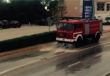 FOTO KRITIKA Kamiondžije „šporkale“ ulice, vatrogasci čiste nered