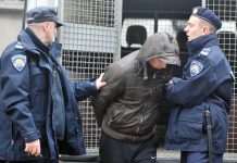 Ušetao u postaju i šakom udario policajca!