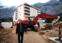 SIVA ZONA Ima neka tajna veza makarskog HDZ-a i vrgoračkog Abacusa…