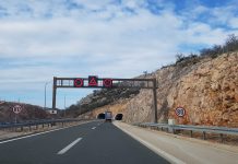 Zbog jake bure, vozi se obilazno preko Gračaca i Obrovca