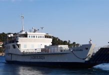 Zbog bure u prekidu trajektna linija Makarska-Sumartin