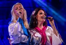 Božićni grad u Makarskoj večeras ugošćuje band Abbazzia – Tribute to ABBA