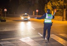 Pijan za volanom bježao policiji, zaustavljen u Donjem Karinu i strpan u zatvor!