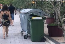 FOTO KRITIKA Plaža u Makarskoj nakrcana smećem – što rade gradske službe?