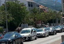 FOTO Zbog nepropisno parkiranih vozila, Makarska u prometnom kaosu