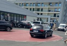 FOTO KRITIKA Ovaj put je “majstor” parkiranja u Makarskoj stigao iz Zagreba