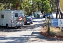 Policija i gradske vlasti moraju hitno uvesti red na makarskim prometnicama!