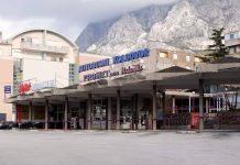 Pod utjecajem alkohola udario u parkirano vozilo i zaustavio se na makarskom kolodvoru