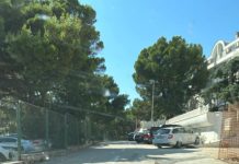 Hoće li prometno-komunalni redari naći rješenje za divlji parking ispred makarskog hotela “Bonaca”?