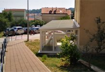 ČUDO NEVIĐENO Dozidali garsonjeru uz zgradu od 7 katova u Makarskoj!