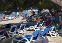 SKANDALOZNO Općina Tučepi dodjeljivala koncesije na plaži nepostojećim obrtima!