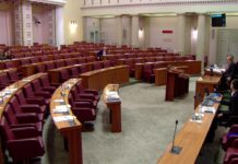 SABORSKI VIŠAK Guzice damo, mandate ne damo!