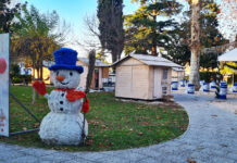 Od danas Advent Metković u punom sjaju: klizalište, kućice i besplatni koncerti u Gradskom parku
