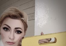 Rugala se sova sjenici…