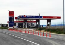 Jesu li stupići kod pumpe na Kuku u smjeru Makarske postavljeni zakonito?