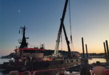 VIDEO Olupina izgorjele jahte Acceptus otplutala iz makarske luke