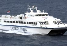 Ribarski brod udario Jadrolinijin katamaran u luci Gruž