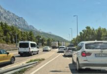 FOTO/VIDEO Kilometarske kolone od tunela Sv. Ilija do Makarske