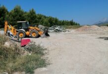 Kotišina zatrpana smećem, iz Makarskog Komunalca šute