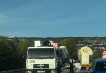 FOTO Gužve kod Imotskog – vozač kamiona izgubio dio tereta