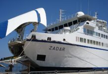 Trajekt ZADAR plutao ispred Splita zbog lošeg goriva