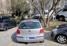 FOTO KRITIKA Ima na Dugišu jedan lažni invalid, sam sebi ocrtao parkirno mjesto?!