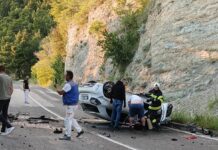 Prevrnulo se vozilo u Brelima