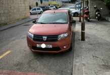 FOTO KRITIKA Parkirao ispred makarskog Doma zdravlja i tako već skoro cijeli tjedan!