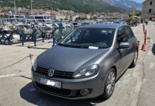 FOTO KRITIKA Unatoč novčanim kaznama, i dalje parkiran ispred hotela Miramare!