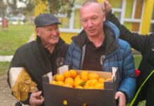 FOTO Članovi Udruge branitelja grada Ploča darovali 9 tona mandarina hrvatskom istoku