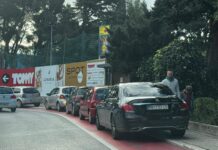 FOTO KRITIKA Biciklistička traka u Makarskoj (ipak) pretvorena u parking zonu