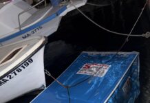 FOTO KRITIKA Danima u Makarskoj luci pluta mobilni WC