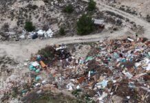 FOTO Mještani Basta upozoravaju na ilegalni deponij iza kojeg stoji Općina Baška Voda?!