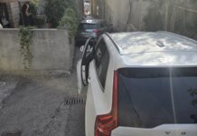 FOTO VIJEST Zaglavio automobil u makarskoj kali